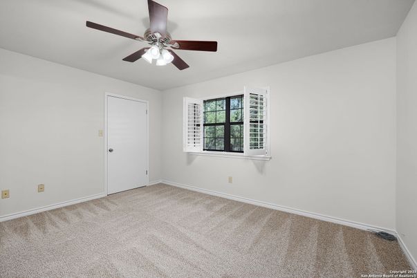 Empty room, Interior