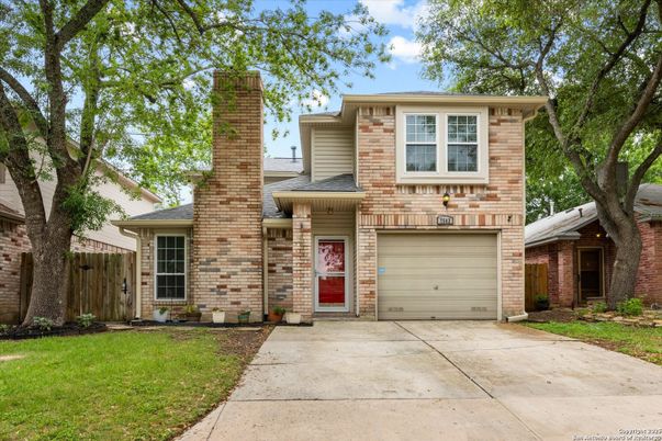 Attached, Exterior, Facade, Brick Facade, Split Level