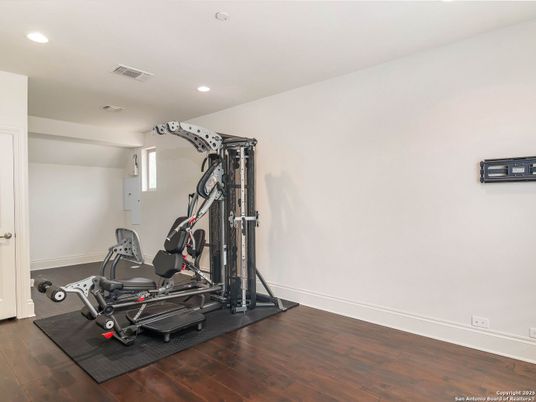 Fitness Equipment, Interior, Recessed Lighting, Wood Texture Flooring