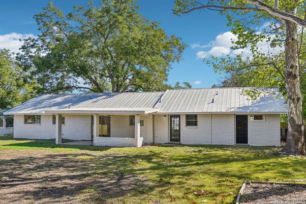 Exterior, Facade, Brick Facade, Ranch