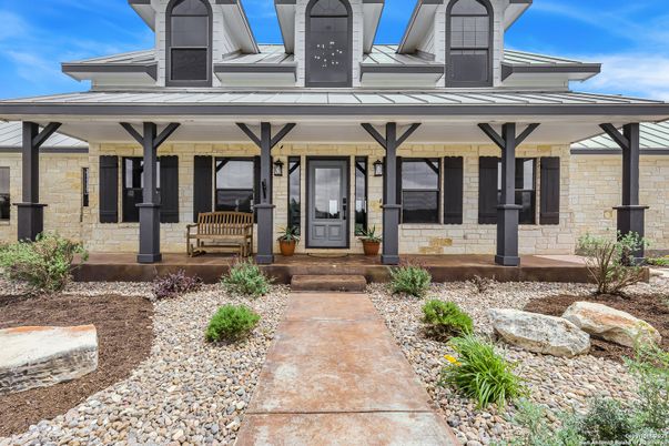 Exterior, Facade, American Foursquare