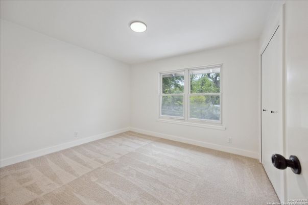 Empty room, Interior