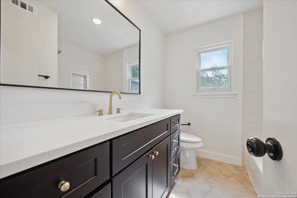 Bathroom, Interior, Recessed Lighting