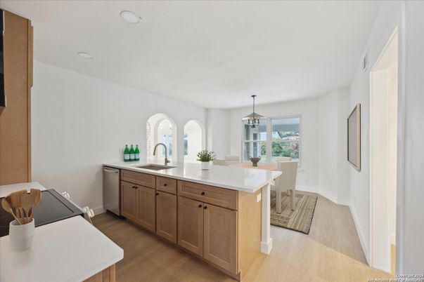 Dining room, Interior, Kitchen, Pendant Lights, Recessed Lighting, Wood Texture Flooring