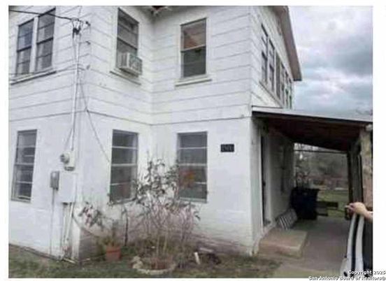 Exterior, Facade, None