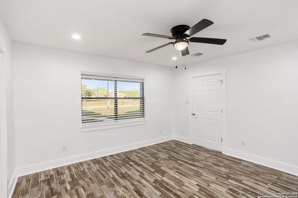Empty room, Interior, Recessed Lighting, Wood Texture Flooring