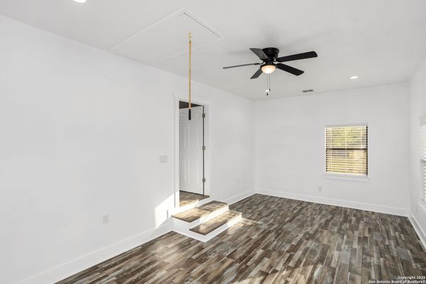 Empty room, Interior, Recessed Lighting, Wood Texture Flooring