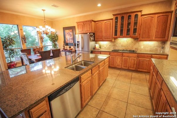 Chandelier, Dining room, Interior, Kitchen, Recessed Lighting, Stainless Steel Appliances