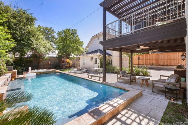 Exterior, Pool