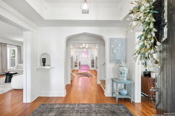Interior, Pendant Lights, Wood Texture Flooring