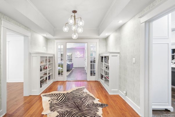Interior, Pendant Lights, Recessed Lighting, Wood Texture Flooring