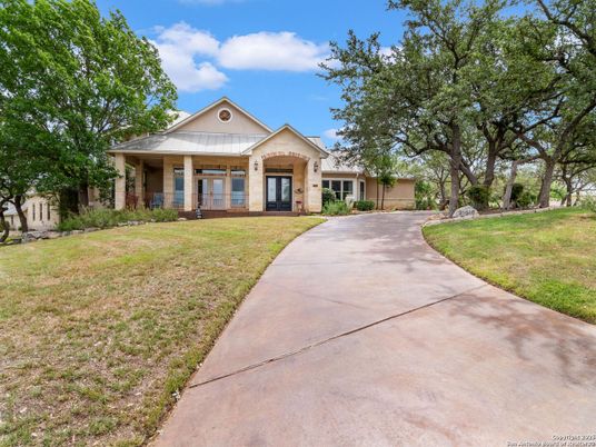 Backyard, Exterior, Facade, Ranch