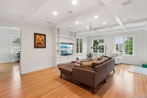 Interior, Living room, Recessed Lighting, Wood Texture Flooring