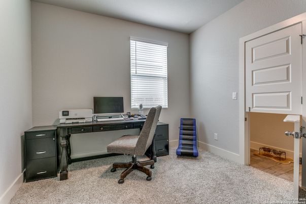 Home Office, Interior