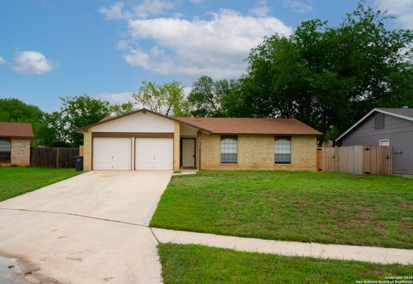 Attached, Backyard, Exterior, Facade, Brick Facade, Ranch