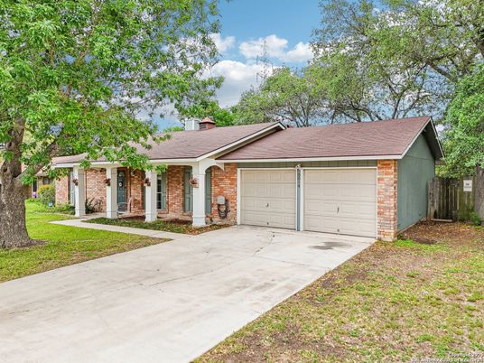 Attached, Exterior, Facade, Brick Facade, Ranch