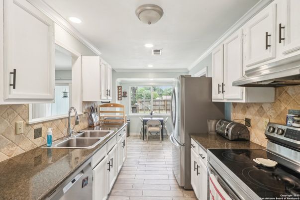 Dining room, Interior, Kitchen, Recessed Lighting, Stainless Steel Appliances
