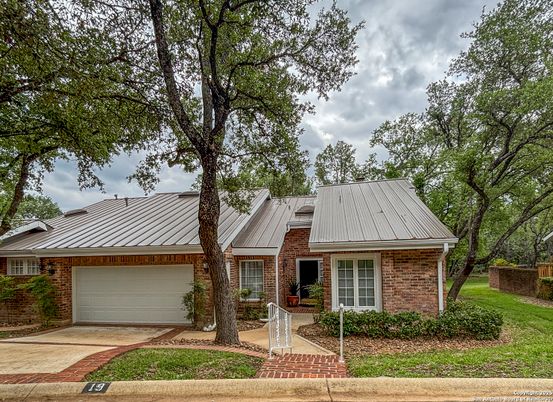 Attached, Exterior, Facade, Brick Facade, Ranch