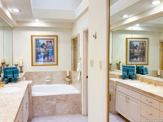 Bathroom, Dual Sink Vanities, Interior, Recessed Lighting