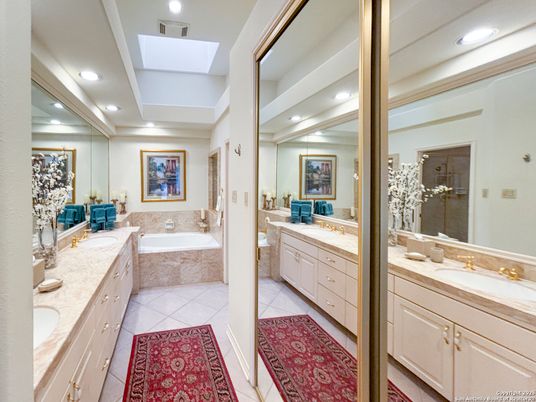 Bathroom, Dual Sink Vanities, Interior, Recessed Lighting