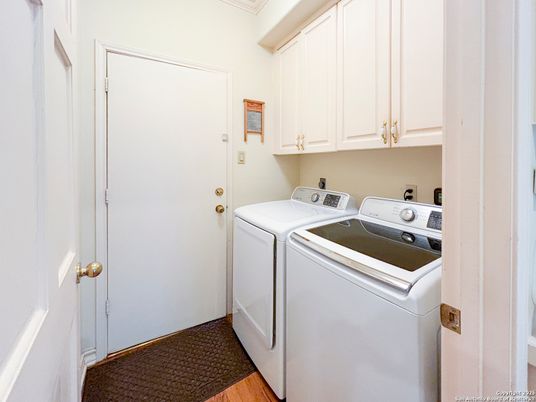 Interior, Utility Closets, Washer, Wood Texture Flooring