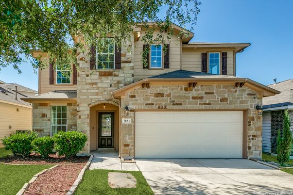 Attached, Exterior, Facade, Mediterranean