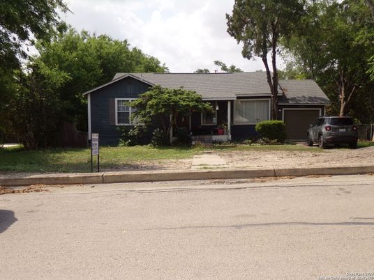 Attached, Exterior, Facade, Ranch