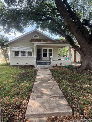 Backyard, Exterior, Facade, Ranch