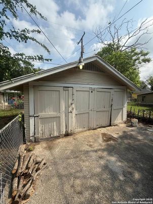 Detached Garage, Exterior