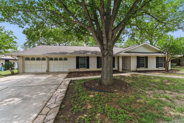 Attached, Exterior, Facade, Brick Facade, Ranch