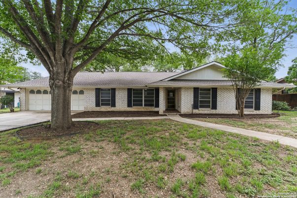 Attached, Exterior, Facade, Brick Facade, Ranch