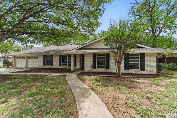 Attached, Exterior, Facade, Brick Facade, Ranch