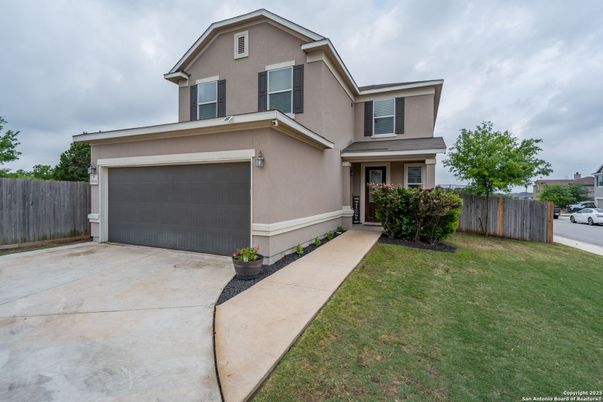 Attached, Exterior, Facade, American Craftsman