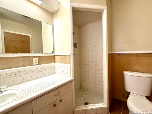 Bathroom, Interior, Tile Countertops