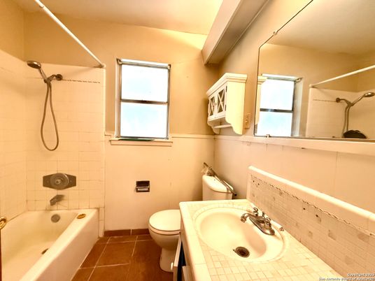 Bathroom, Interior, Tile Countertops