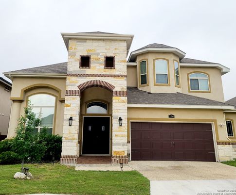 Attached, Exterior, Facade, Mediterranean