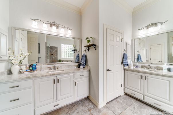 Bathroom, Dual Sink Vanities, Interior