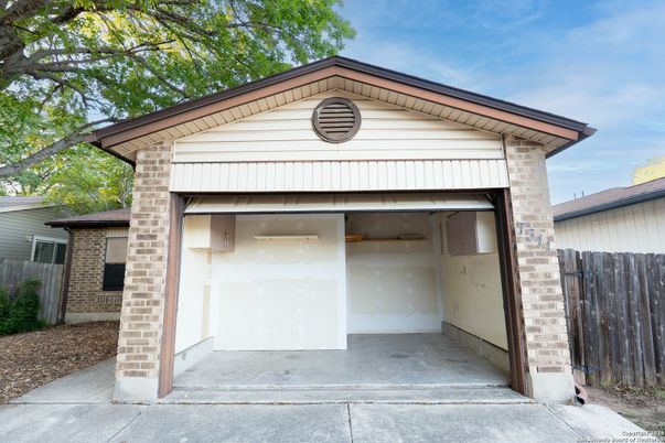 Detached Garage, Exterior