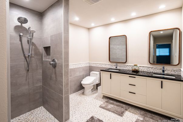 Bathroom, Dual Sink Vanities, Interior, Recessed Lighting