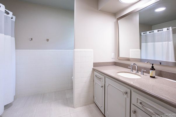 Bathroom, Interior, Recessed Lighting