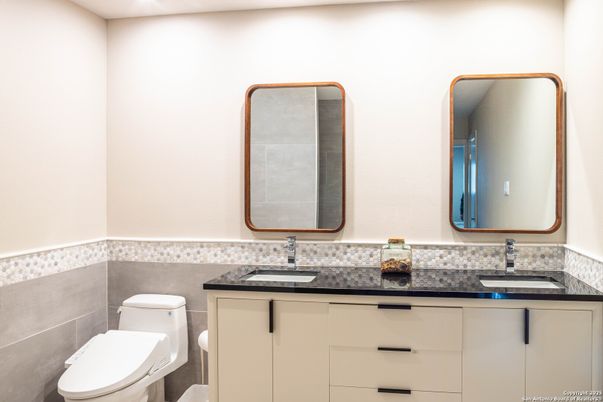Bathroom, Dual Sink Vanities, Interior