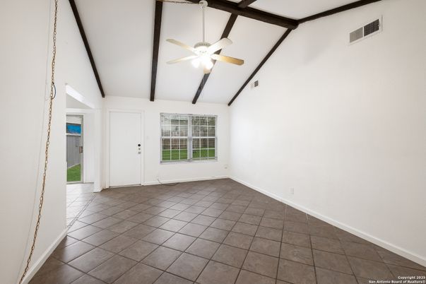 Empty room, Interior, Wooden Beams