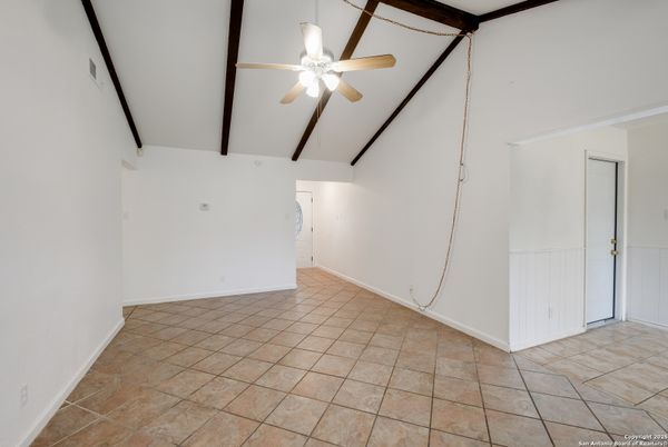 Empty room, Interior, Wooden Beams