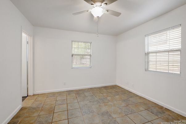 Empty room, Interior