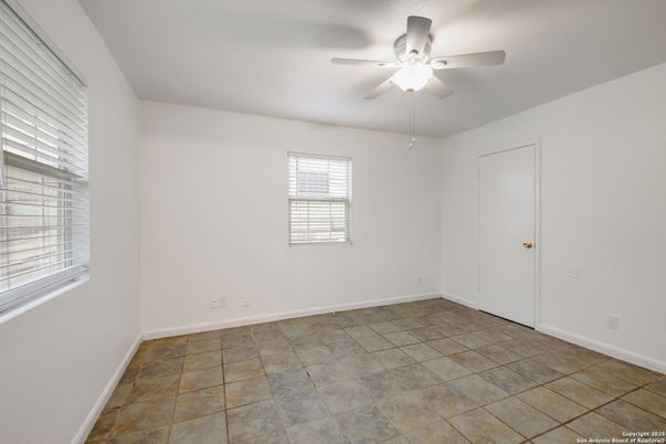 Empty room, Interior