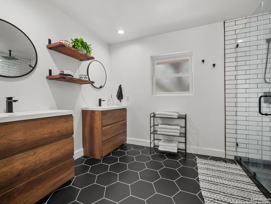 Bathroom, Interior, Recessed Lighting
