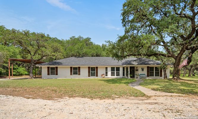 Backyard, Exterior, Facade, Ranch