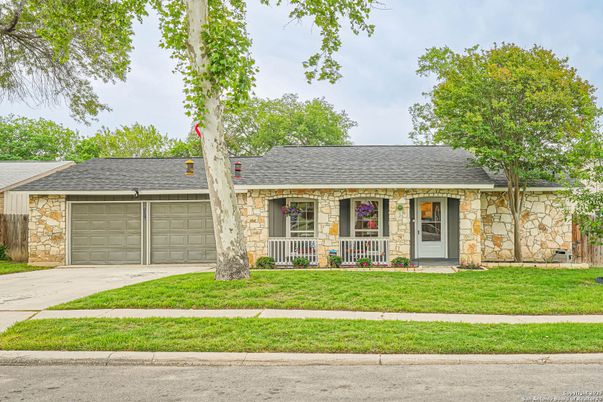 Attached, Exterior, Facade, Ranch