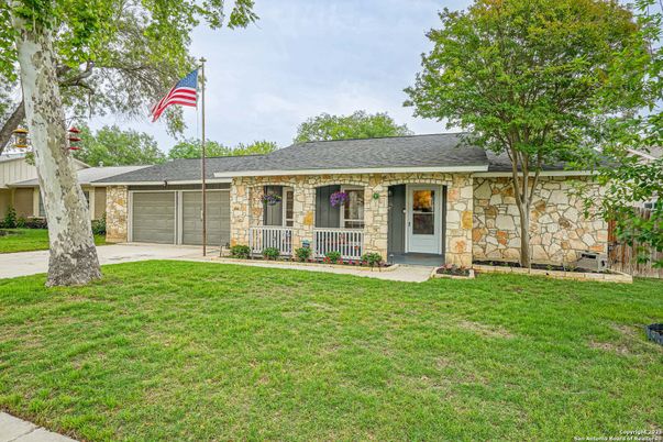 Attached, Exterior, Facade, Ranch