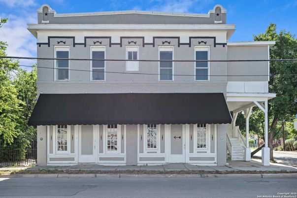 Exterior, Facade, American Foursquare